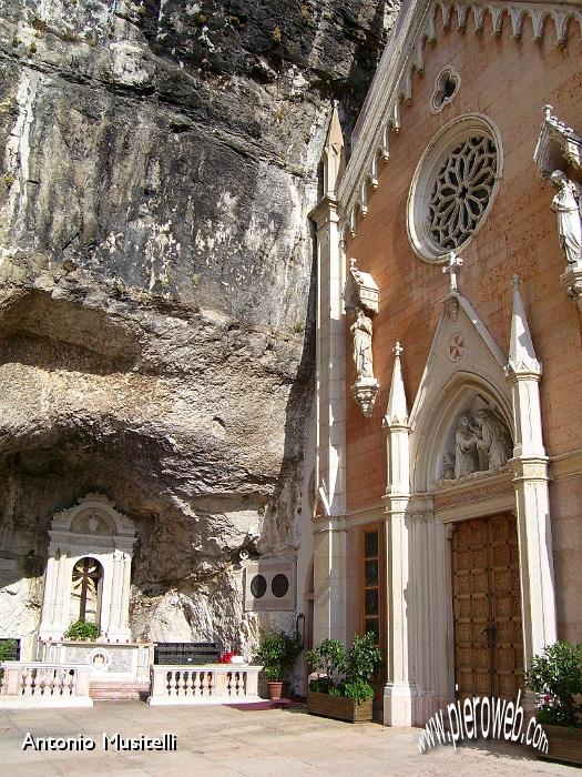 07 Santuario Ingresso.jpg